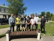 BPVV izglītojamie atjaunoja soliņus Balvu pilsētas skvērā un parkā